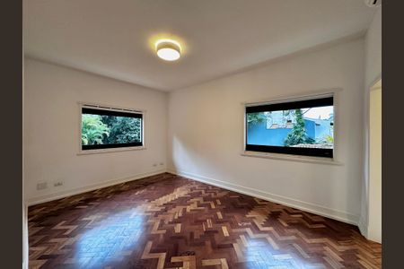 Casa à venda com 490m², 4 quartos e 7 vagas Casa à venda com 490m², 4 quartos e 7 vagasSuíte 2