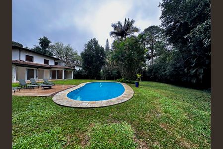 Casa à venda com 490m², 4 quartos e 7 vagas Casa à venda com 490m², 4 quartos e 7 vagasQuintal