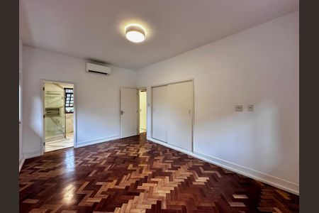 Casa à venda com 490m², 4 quartos e 7 vagas Casa à venda com 490m², 4 quartos e 7 vagasSuíte 2