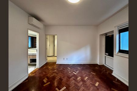 Casa à venda com 490m², 4 quartos e 7 vagas Casa à venda com 490m², 4 quartos e 7 vagasSuíte 1
