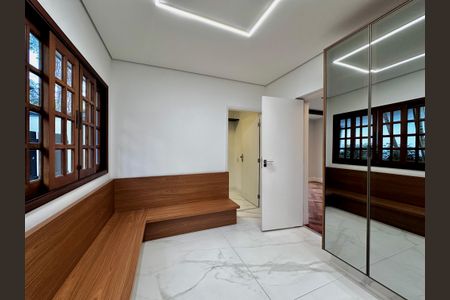 Casa à venda com 490m², 4 quartos e 7 vagas Casa à venda com 490m², 4 quartos e 7 vagasCozinha