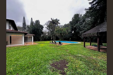 Casa à venda com 490m², 4 quartos e 7 vagas Casa à venda com 490m², 4 quartos e 7 vagasQuintal