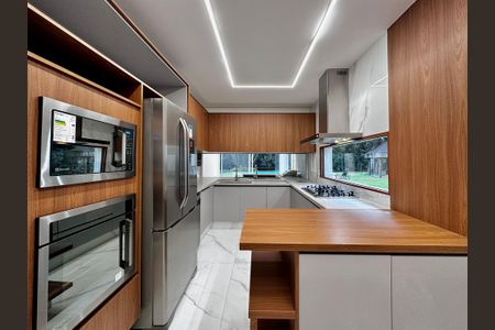 Casa à venda com 490m², 4 quartos e 7 vagas Casa à venda com 490m², 4 quartos e 7 vagasCozinha