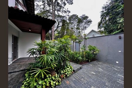 Casa à venda com 490m², 4 quartos e 7 vagas Casa à venda com 490m², 4 quartos e 7 vagasQuintal
