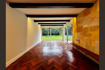 Casa à venda com 490m², 4 quartos e 7 vagas Casa à venda com 490m², 4 quartos e 7 vagasSala