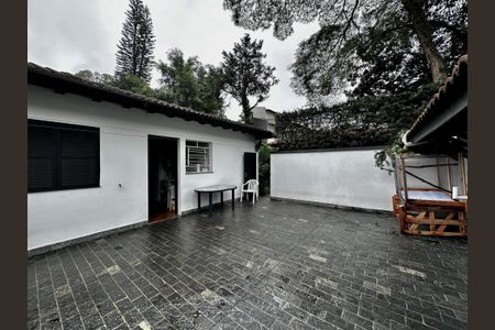 Casa à venda com 490m², 4 quartos e 7 vagas Casa à venda com 490m², 4 quartos e 7 vagasQuintal