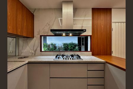 Casa à venda com 490m², 4 quartos e 7 vagas Casa à venda com 490m², 4 quartos e 7 vagasCozinha
