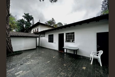 Casa à venda com 490m², 4 quartos e 7 vagas Casa à venda com 490m², 4 quartos e 7 vagasQuintal