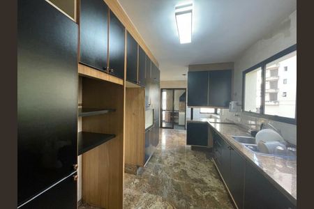 Apartamento à venda com 232m², 4 quartos e 4 vagas