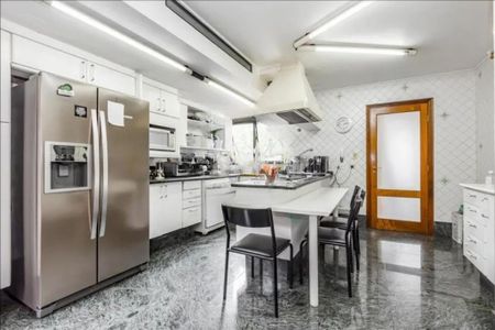 Casa à venda com 370m², 4 quartos e 4 vagas
