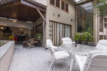 Casa à venda com 370m², 4 quartos e 4 vagas