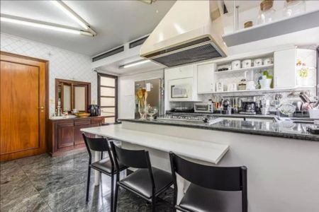 Casa à venda com 370m², 4 quartos e 4 vagas