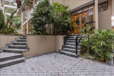 Casa à venda com 370m², 4 quartos e 4 vagas