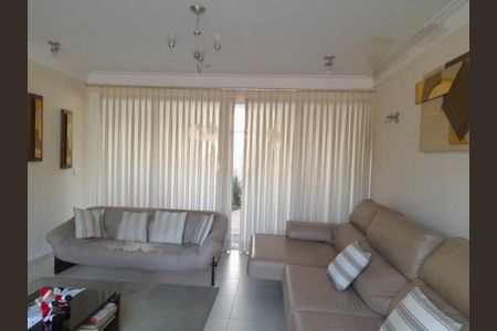 Casa à venda com 316m², 4 quartos e 6 vagas