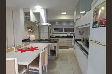 Casa à venda com 316m², 4 quartos e 6 vagas