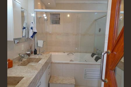 Casa à venda com 316m², 4 quartos e 6 vagas