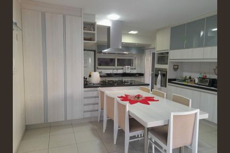 Casa à venda com 316m², 4 quartos e 6 vagas