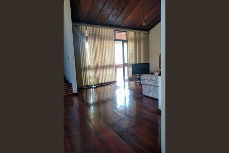 Casa à venda com 223m², 5 quartos e 4 vagas