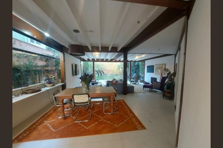 Casa à venda com 292m², 3 quartos e 4 vagas