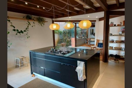 Casa à venda com 292m², 3 quartos e 4 vagas