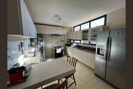 Apartamento à venda com 240m², 3 quartos e 4 vagas