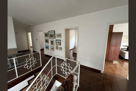 Casa à venda com 300m², 4 quartos e 4 vagas