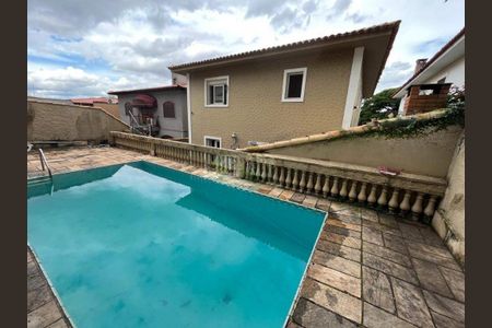 Casa à venda com 300m², 4 quartos e 4 vagas