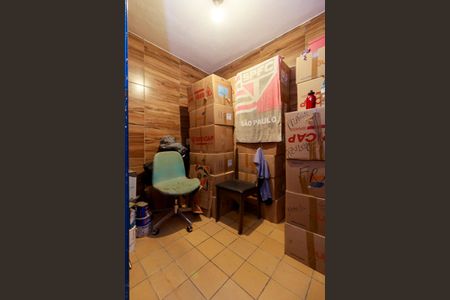 Casa à venda com 190m², 3 quartos e 4 vagas Casa à venda com 190m², 3 quartos e 4 vagasÁrea de Serviço - Quarto