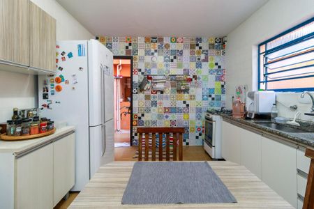 Casa à venda com 190m², 3 quartos e 4 vagas Casa à venda com 190m², 3 quartos e 4 vagasCozinha