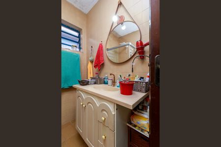 Casa à venda com 190m², 3 quartos e 4 vagas Casa à venda com 190m², 3 quartos e 4 vagasSuíte - Banheiro