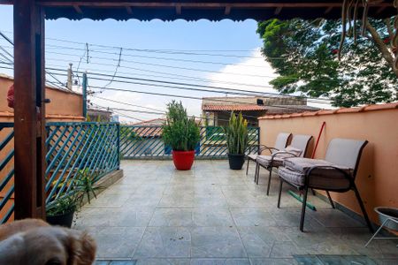 Casa à venda com 190m², 3 quartos e 4 vagas Casa à venda com 190m², 3 quartos e 4 vagasVaranda