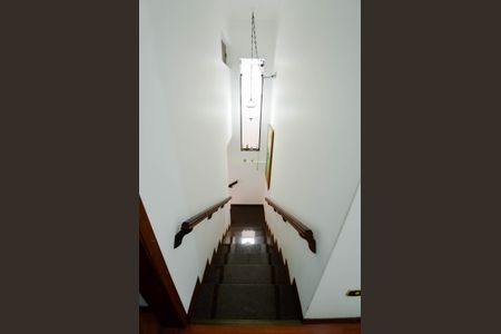 Casa à venda com 250m², 4 quartos e 5 vagasEscada Quartos/Sala