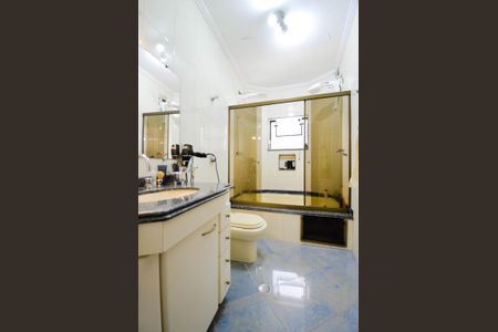 Casa à venda com 250m², 4 quartos e 5 vagasBanheiro da Suíte