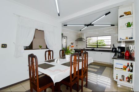 Casa à venda com 250m², 4 quartos e 5 vagasCozinha