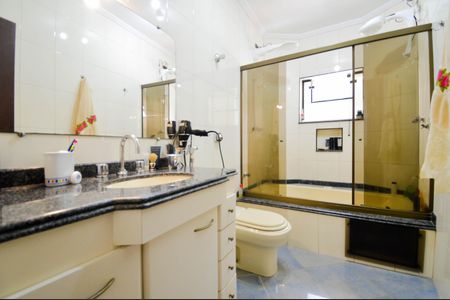 Casa à venda com 250m², 4 quartos e 5 vagasBanheiro da Suíte