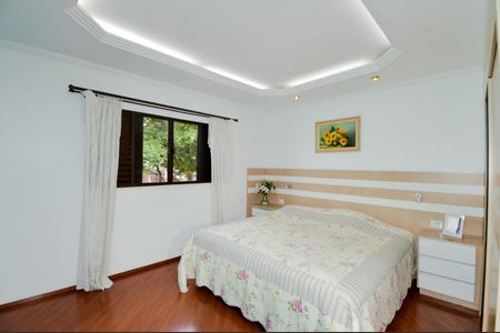 Casa à venda com 250m², 4 quartos e 5 vagasQuarto 3 - Suíte