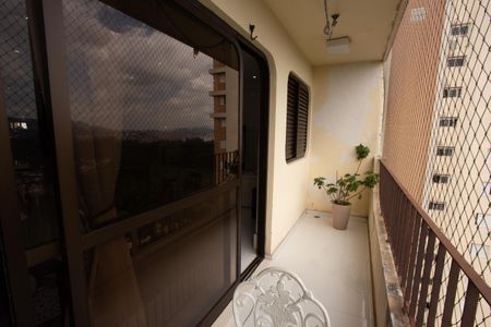Apartamento à venda com 347m², 4 quartos e 3 vagas Apartamento à venda com 347m², 4 quartos e 3 vagasVARANDA