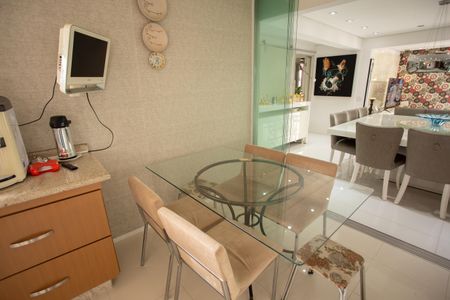 Apartamento à venda com 347m², 4 quartos e 3 vagas Apartamento à venda com 347m², 4 quartos e 3 vagasCOZINHA