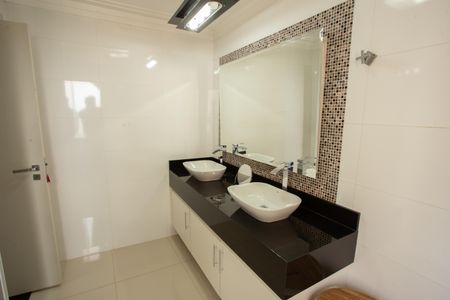 Apartamento à venda com 347m², 4 quartos e 3 vagas Apartamento à venda com 347m², 4 quartos e 3 vagasBANHEIRO QUARTO 4