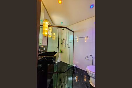 Apartamento à venda com 127m², 2 quartos e 3 vagasBanheiro do Quarto 1