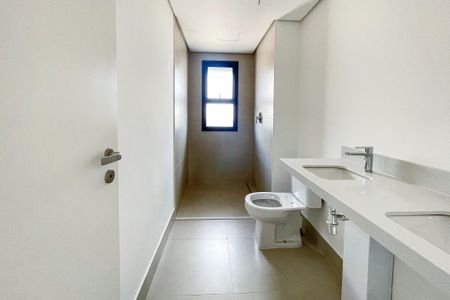 Apartamento à venda com 175m², 4 quartos e 2 vagas Apartamento à venda com 175m², 4 quartos e 2 vagasBanheiro da Suíte 2
