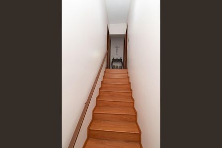 Casa à venda com 141m², 3 quartos e 4 vagasEscada