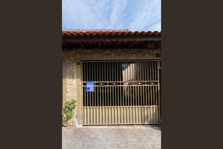 Casa à venda com 141m², 3 quartos e 4 vagasFachada + Plaquinha