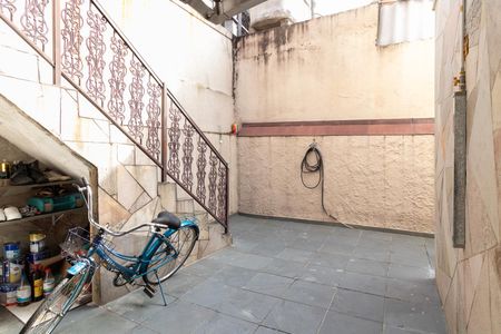 Casa à venda com 141m², 3 quartos e 4 vagasQuintal