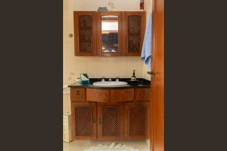 Casa à venda com 141m², 3 quartos e 4 vagasBanheiro