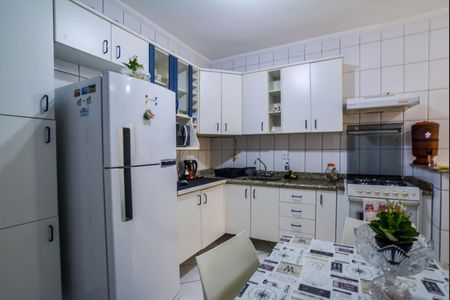 Apartamento à venda com 68m², 2 quartos e 2 vagas Apartamento à venda com 68m², 2 quartos e 2 vagasCozinha e Área de Serviço