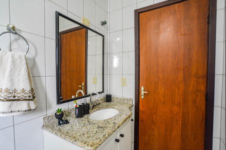 Apartamento à venda com 68m², 2 quartos e 2 vagas Apartamento à venda com 68m², 2 quartos e 2 vagasBanheiro da Suíte