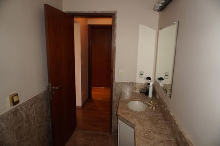 Apartamento à venda com 305m², 4 quartos e 4 vagasBanheiro da Suíte