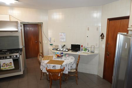 Apartamento à venda com 305m², 4 quartos e 4 vagasCozinha