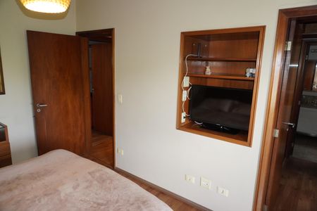 Apartamento à venda com 305m², 4 quartos e 4 vagasSuíte 2
